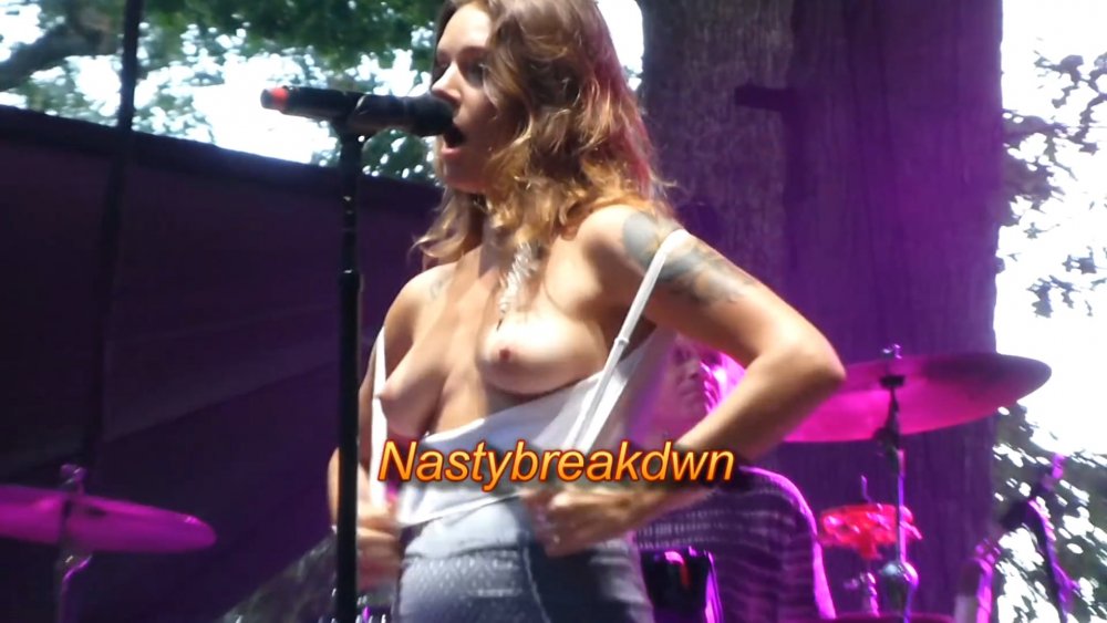 Singer topless concert