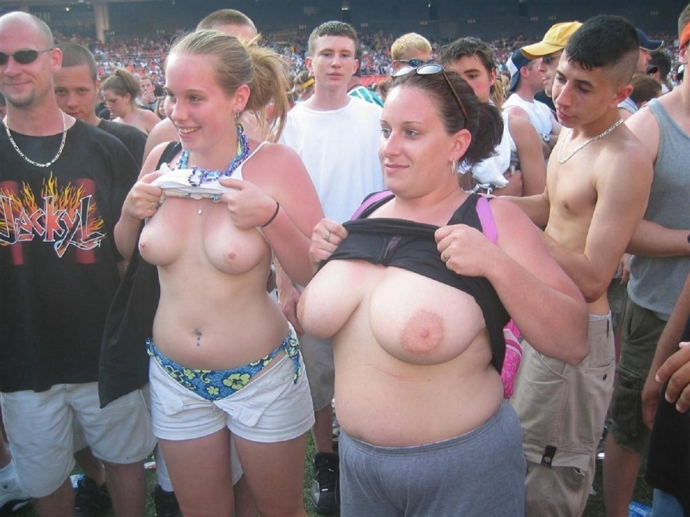 "Random Hot Chicks Flashing Tits and Ass in Public" Neboskacoeds