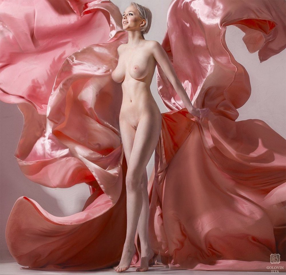 Elizabeth eligger naked