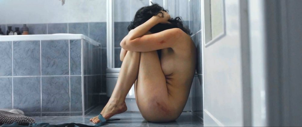 Naked brunette Natasha in white sheets