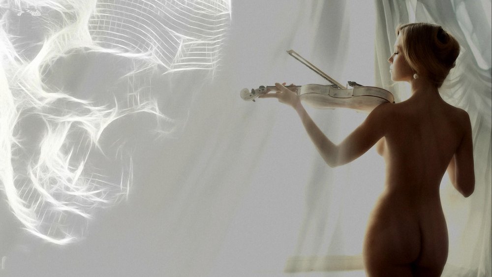 Stock Foto Naked violines on sofa