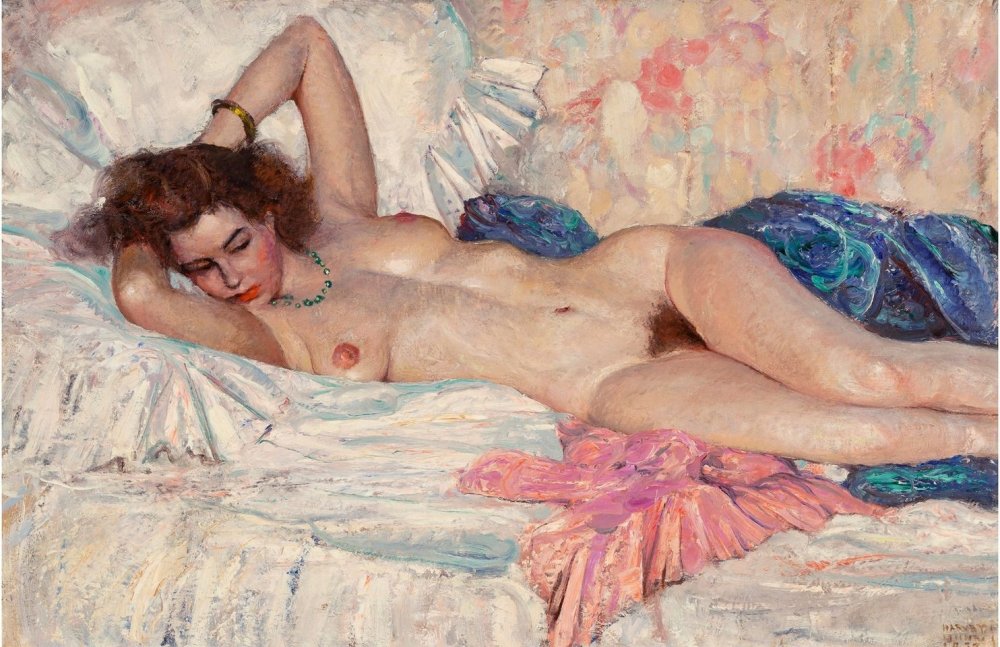 The artist draws a naked woman