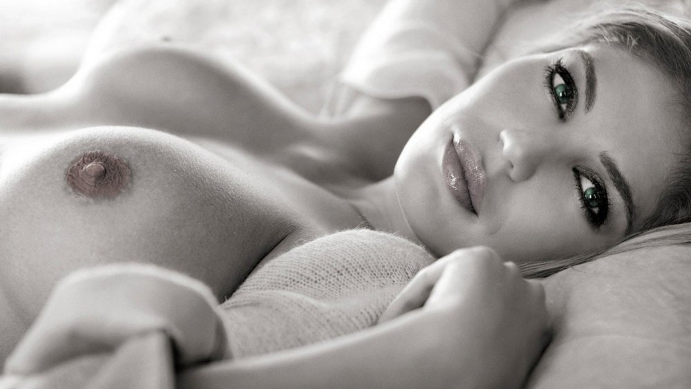 Naked women black white