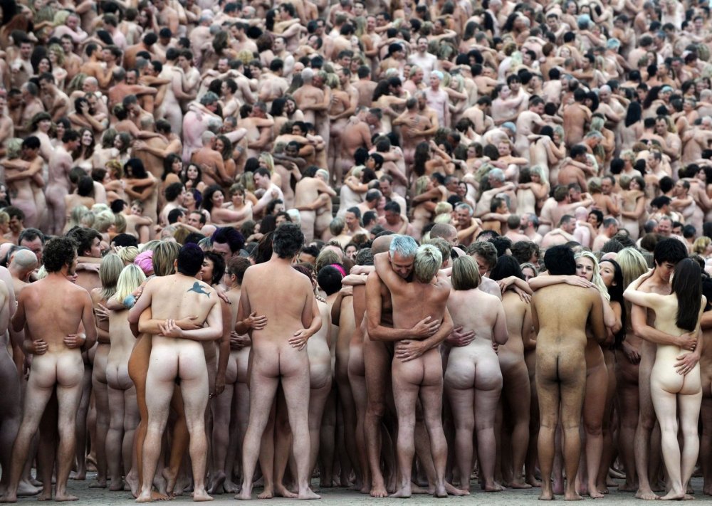 Erotic photo shoot on the street