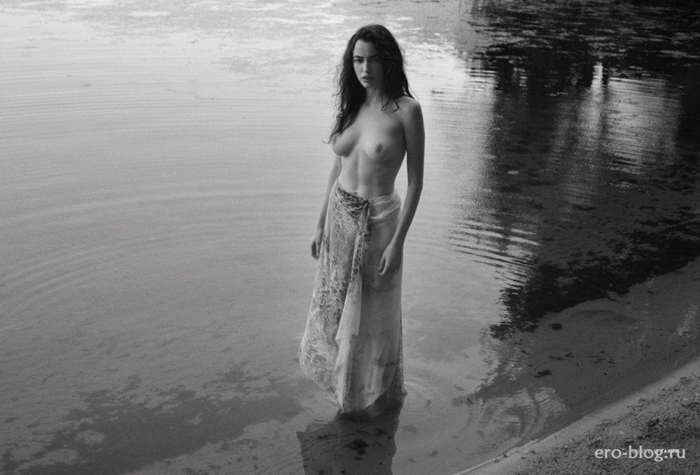 Sarah Stefens in underwear