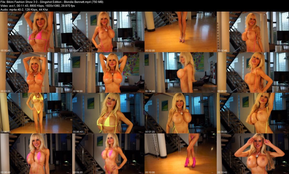 Gorgeous lesbian blondes