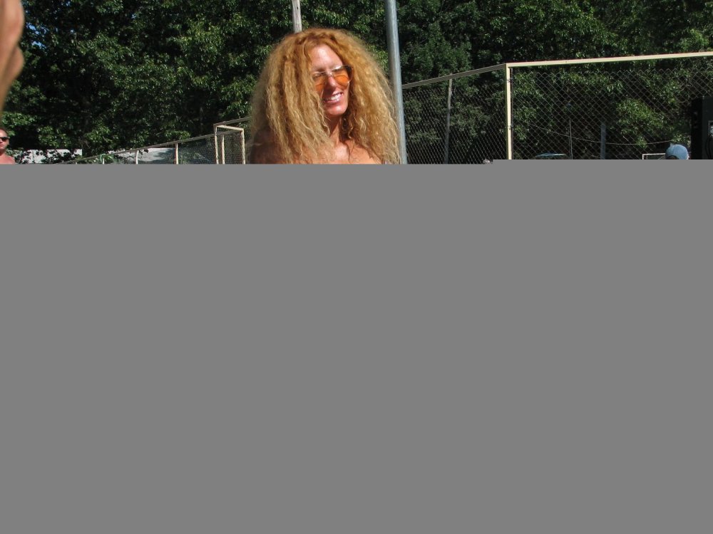 Spread her legs in public