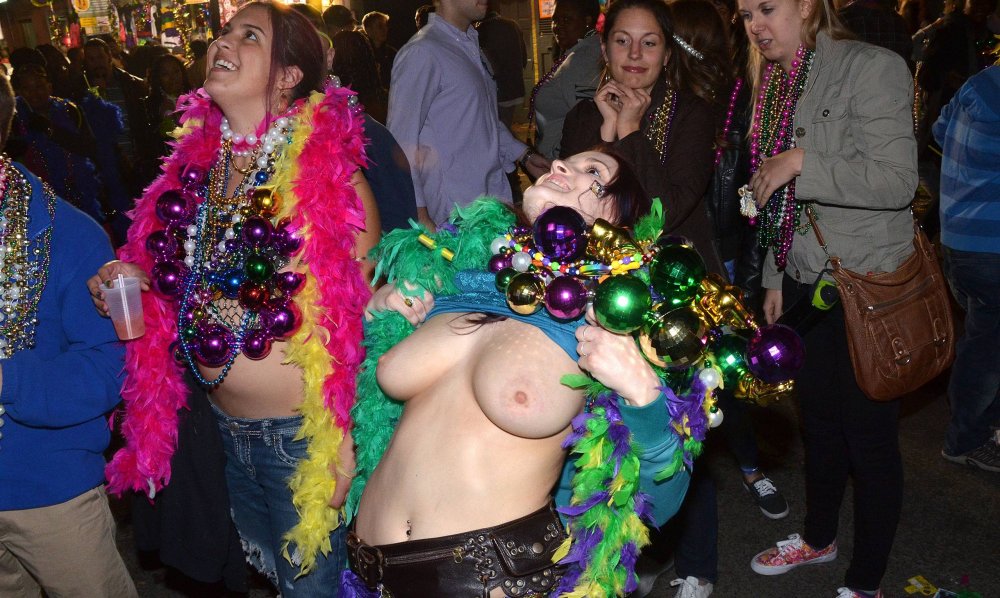 Mardi grace show the pubis