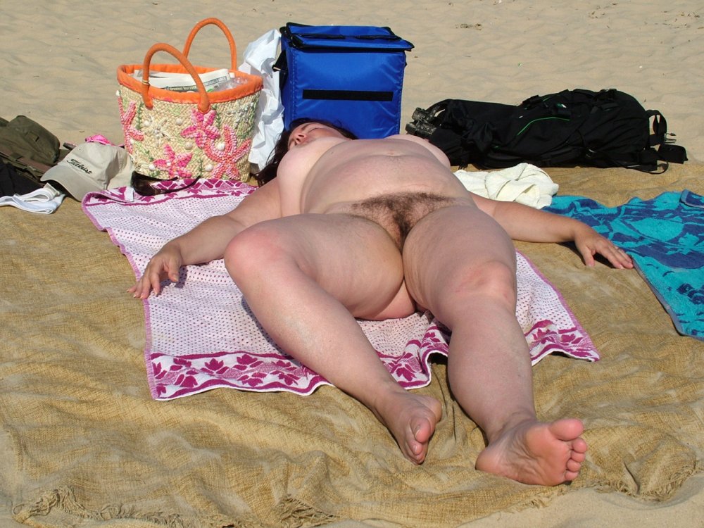 Voyeurism on the Beach BBW masturbation