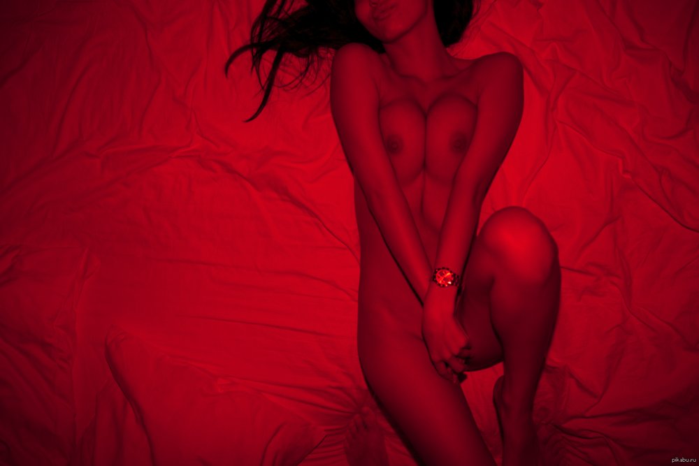 Girl in a T -shirt without a bra nude