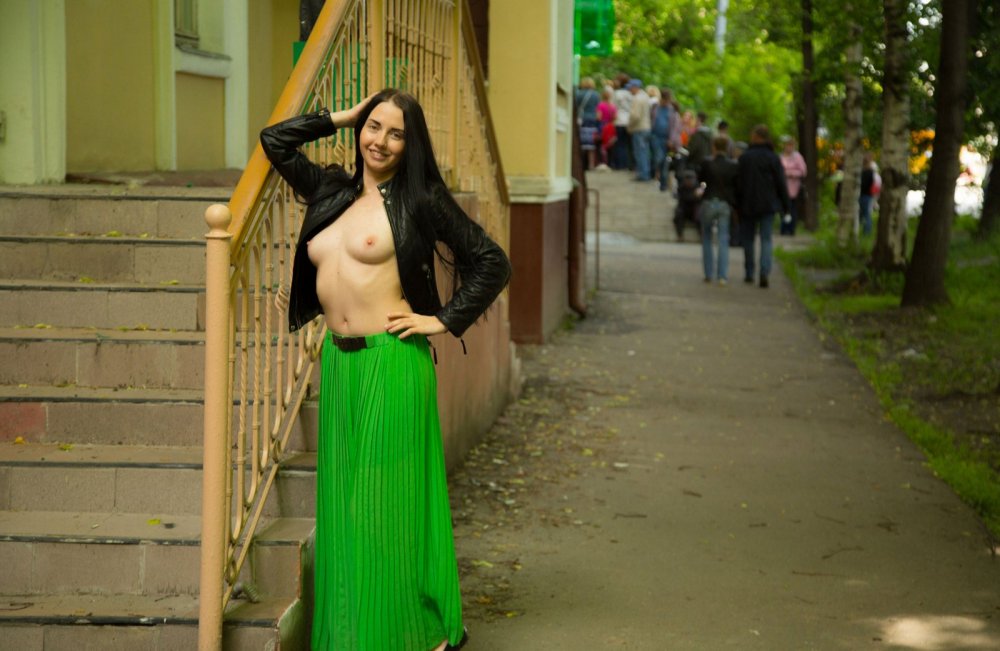 Shemale Flash in Public Outdoor Personal