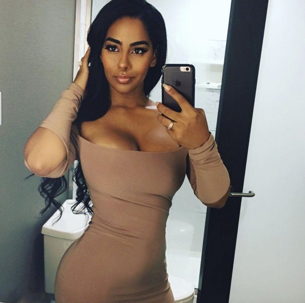 Ayisha Diaz hot