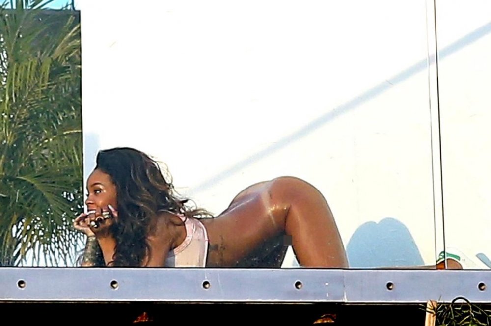 Absolutely naked Rihanna