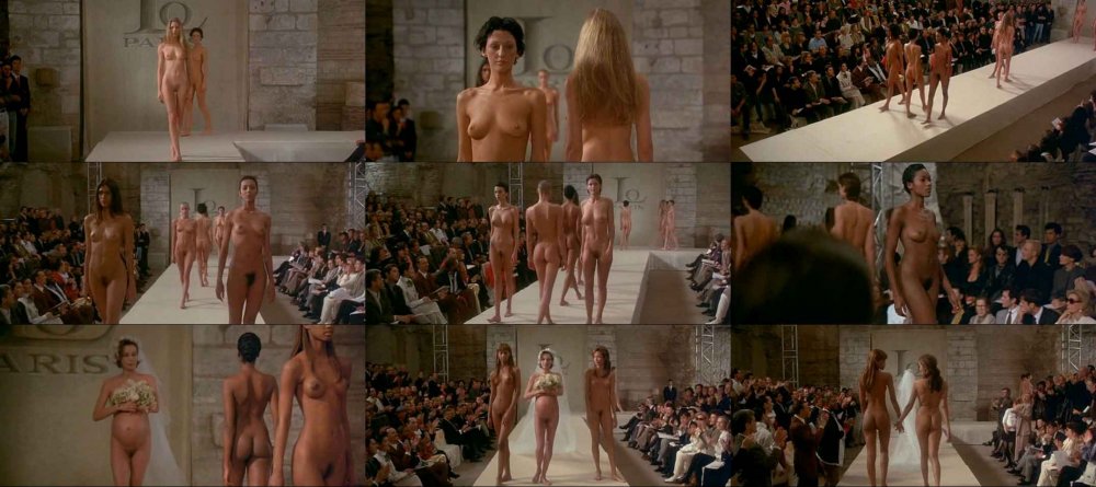 Fully naked fashion model