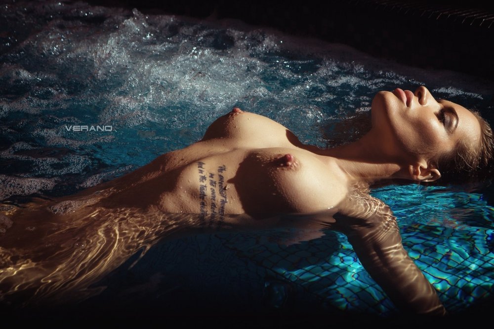 Marilyn Kerro is naked