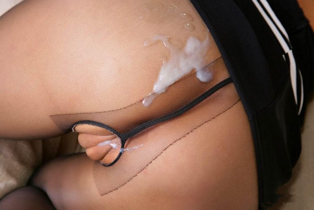 Girl ends in pantyhose