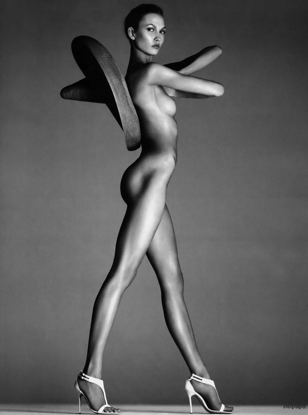 Fully naked fashion model