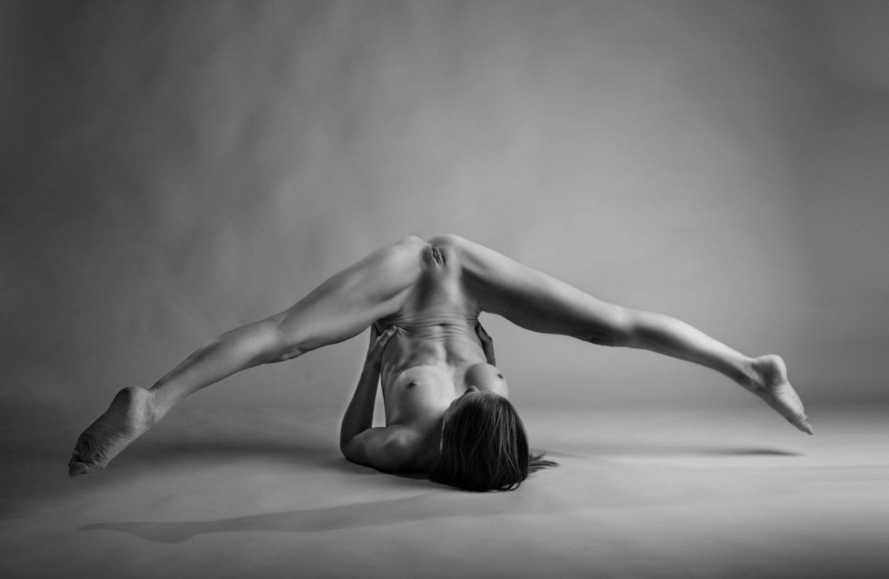 Rhythmic gymnasts nude