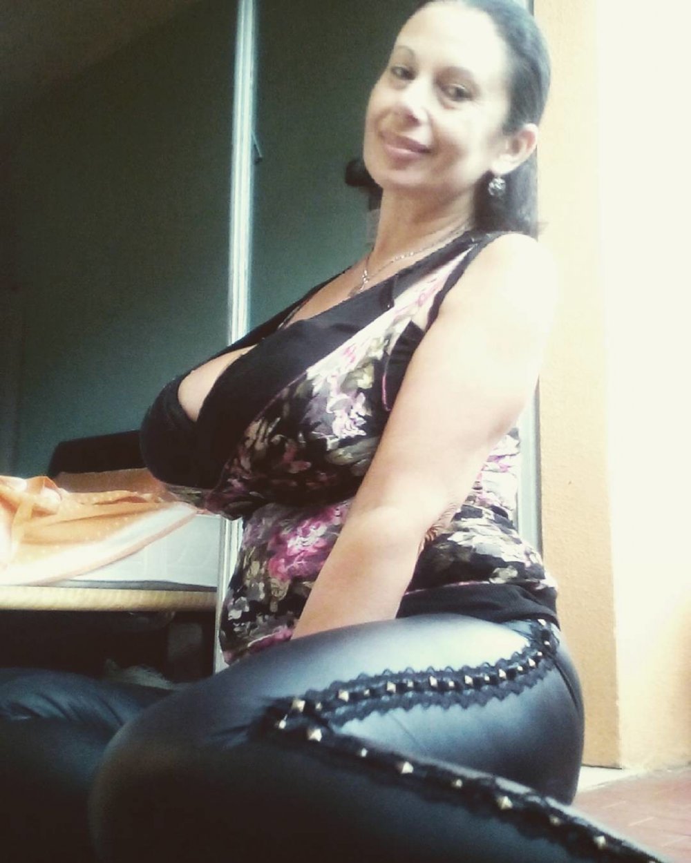 Emilia di govanni chest