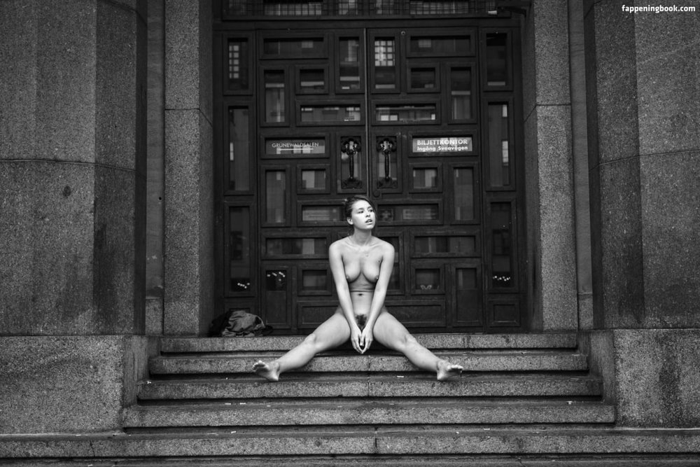 Photoshoot of naked models