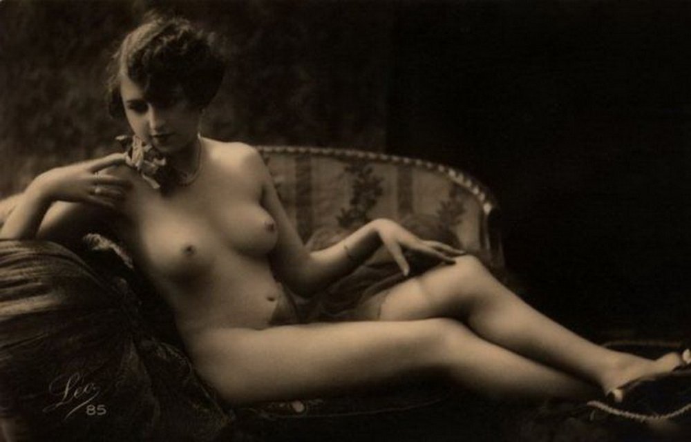 Beautiful naked women of the 20th century