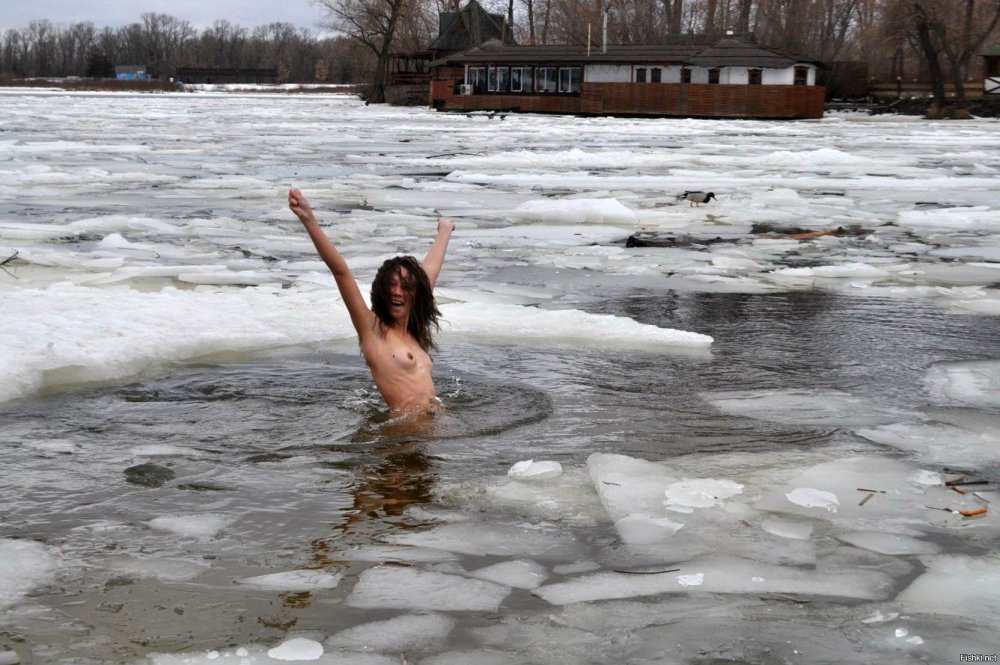 Naked bathing in an ice hole