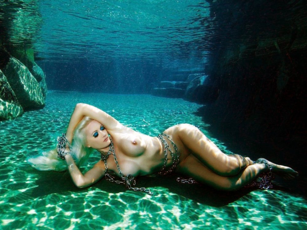 Erotic photo shoot in water