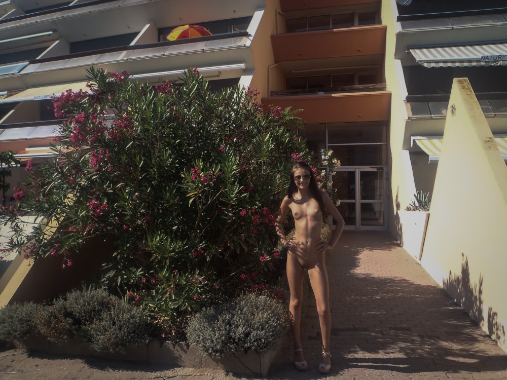 Retro nudist. Beauty contest