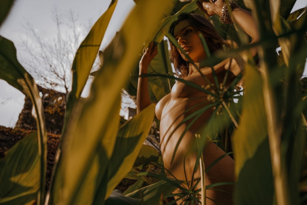 Elizabeth Elam Full Frontal Nude Outtakes