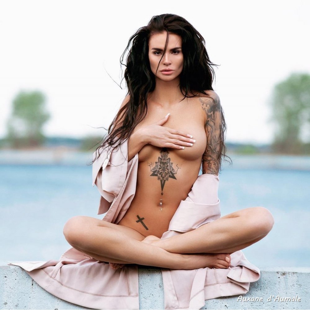 Ksusha krasivchik in a naked gate