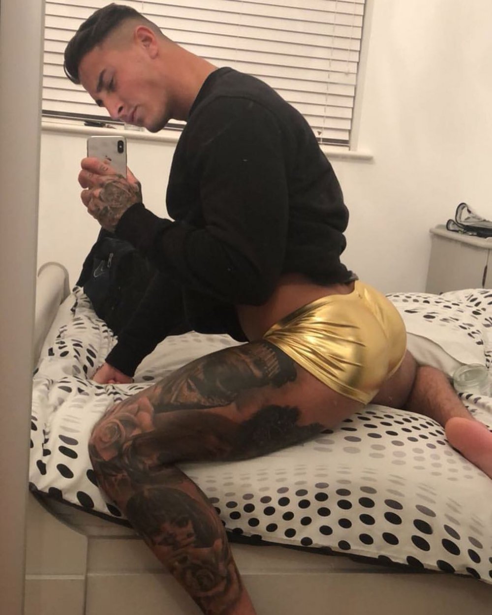 Naked chicks with tattooed bodies