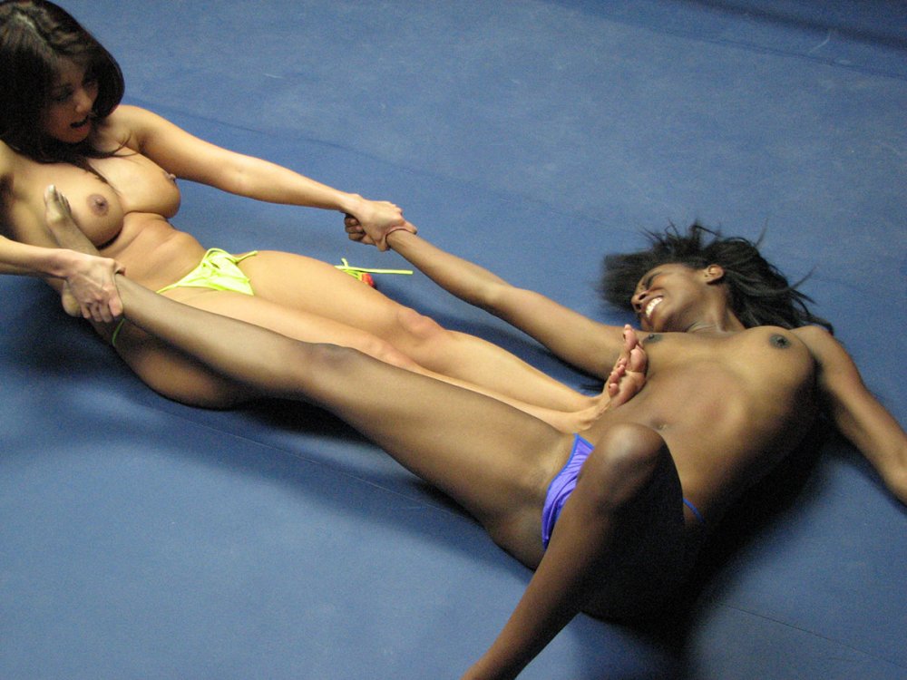 Girls fight without panties