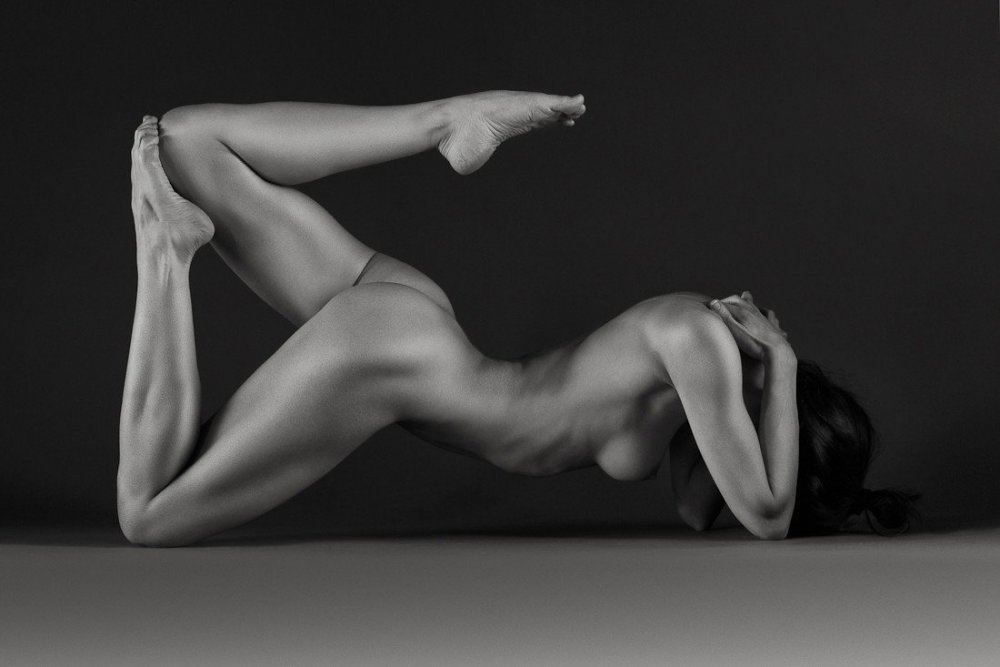 Poses for an erotic photo shoot