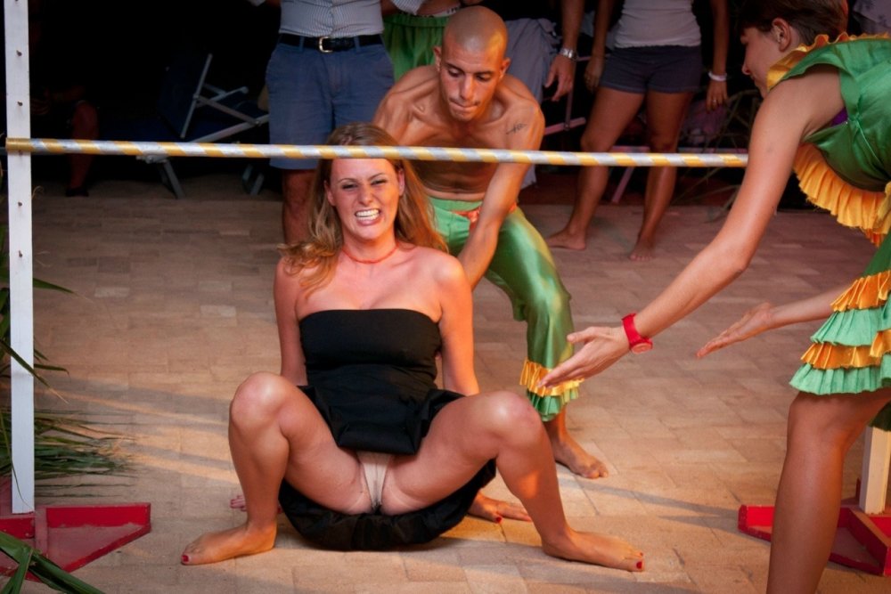 Ass under a private skirt