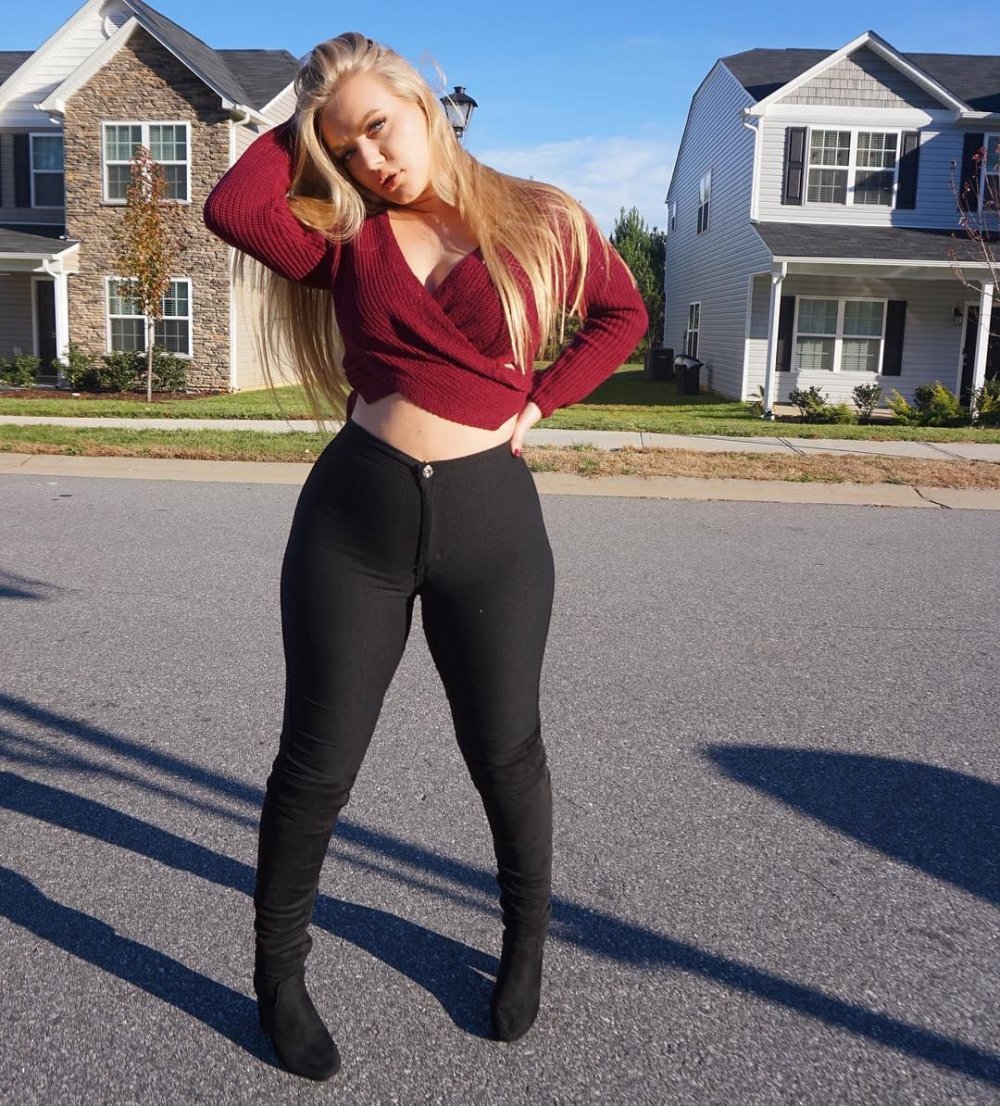 Angelica Maria @baddangelofig