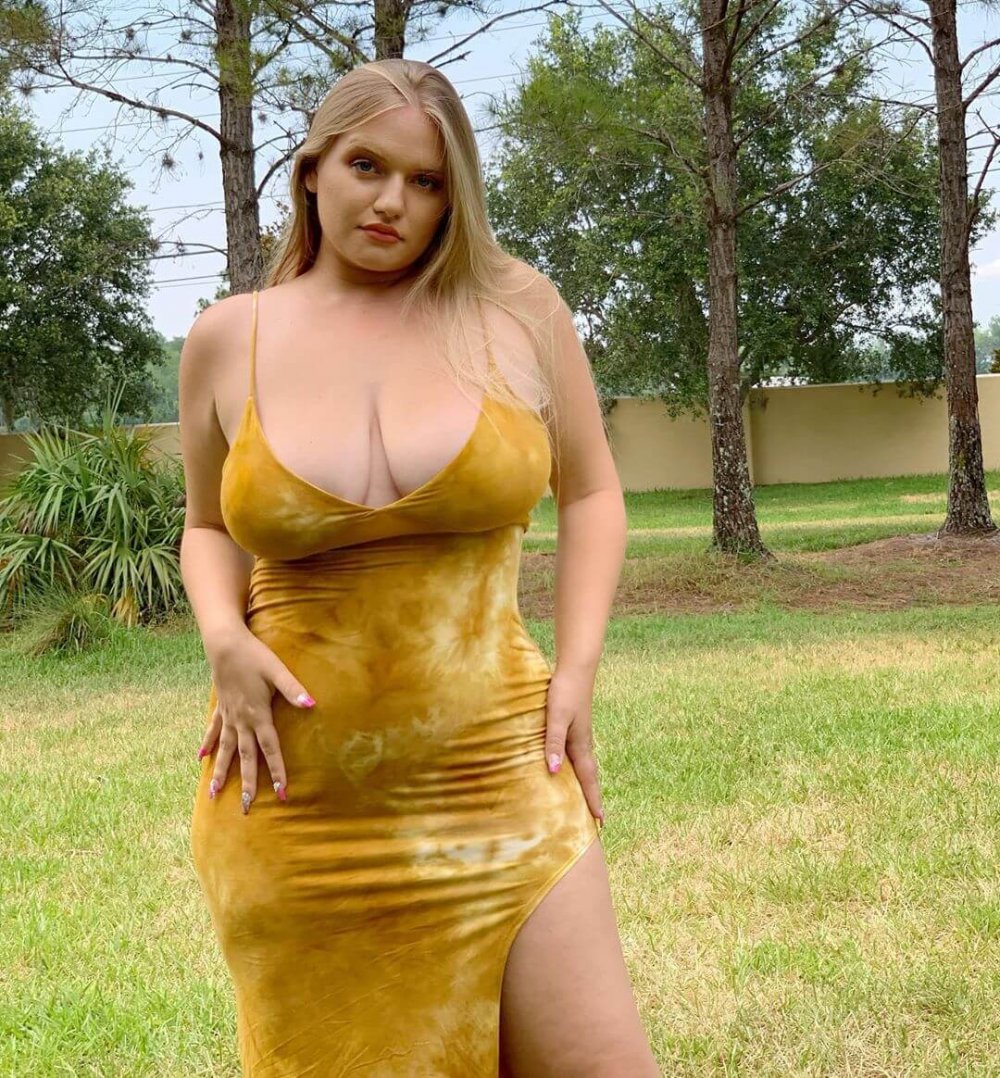 Angelica Maria model saz plus