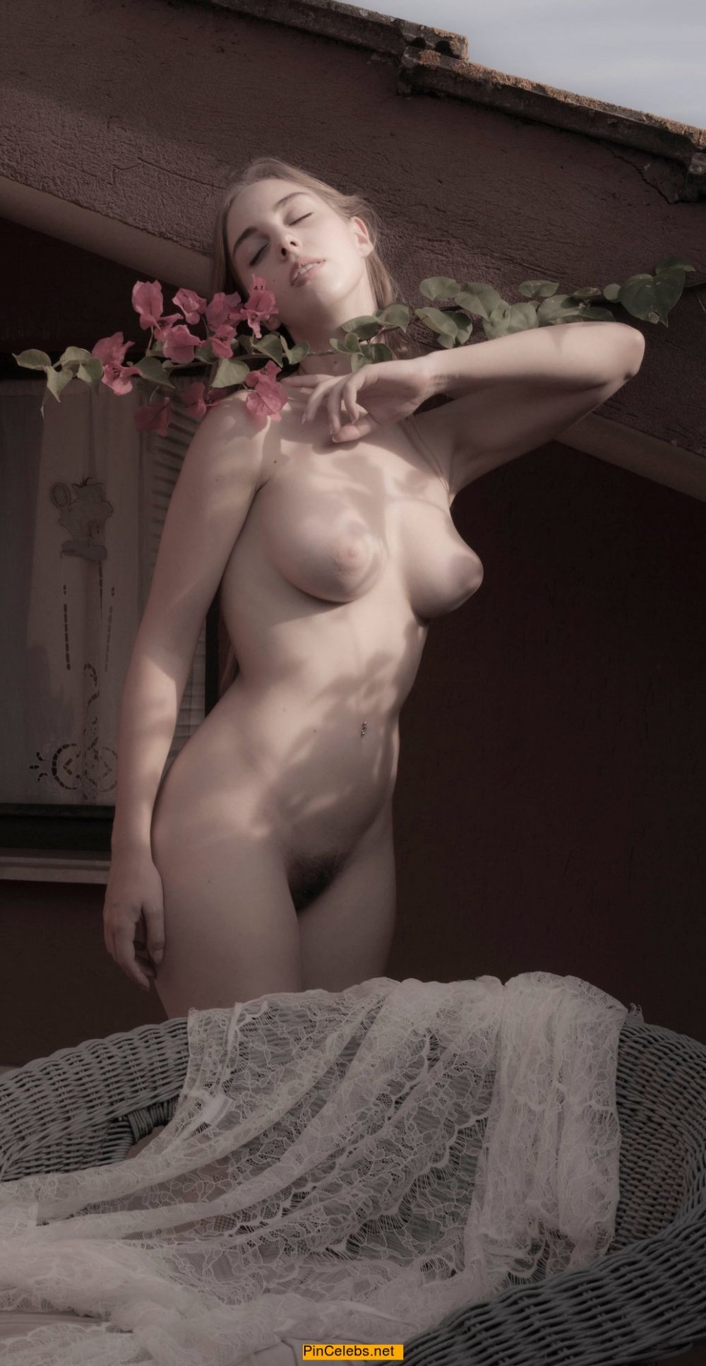 Claudia Photodromm Tits