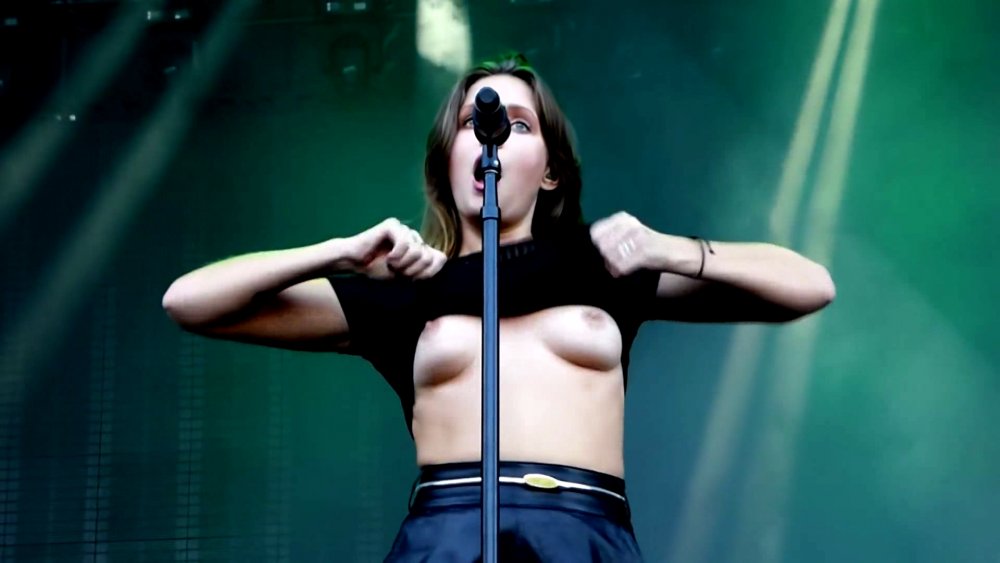 San Shain Kitty Tove Lo Breast Naked