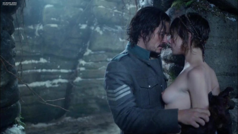 Cara Delevingne cornil row naked