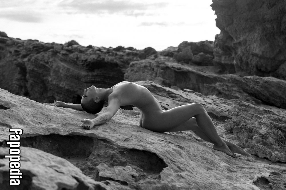 Laura Petersen - Damon Hall Booth Photoshoot