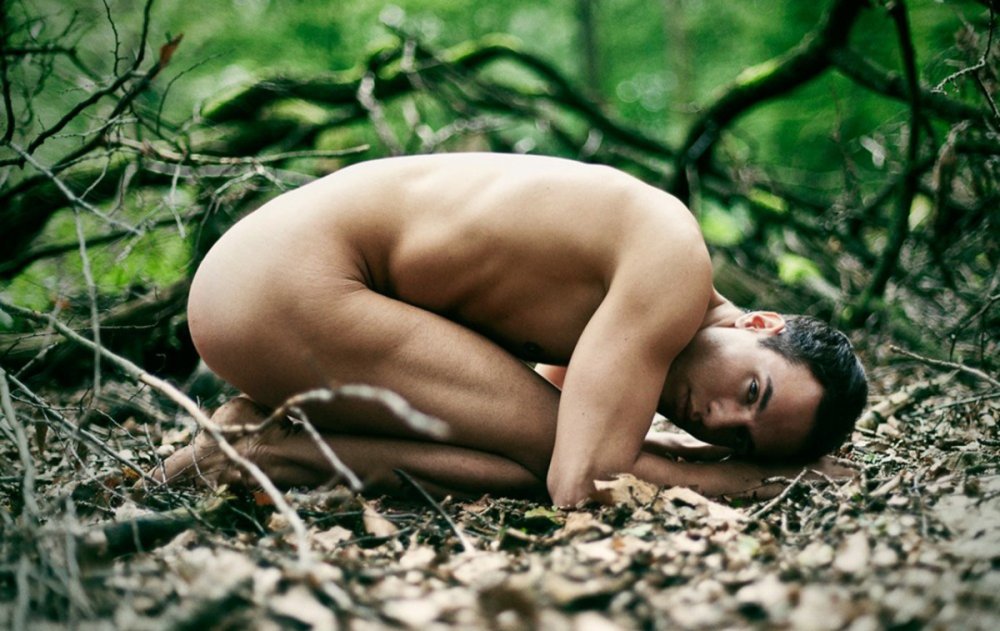 Male exhibitionism in nature