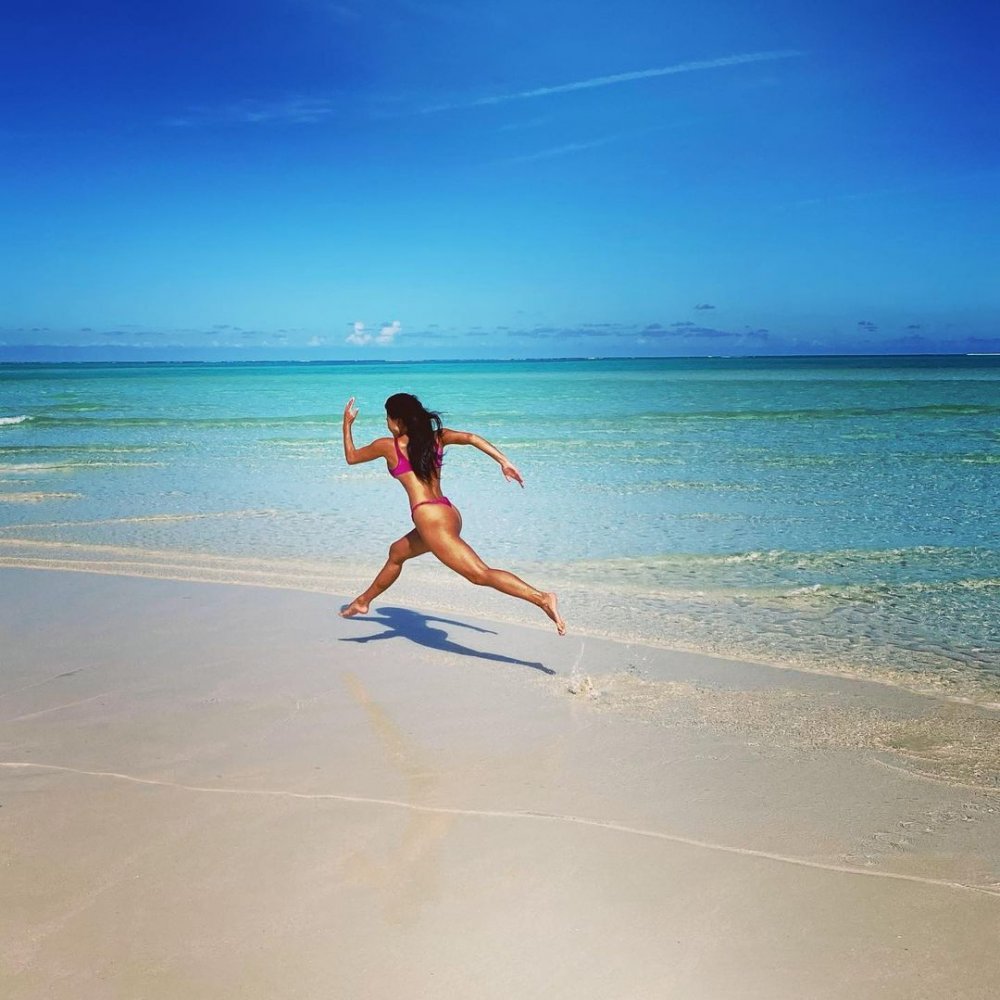 Nicole Sherzinger in Bikini