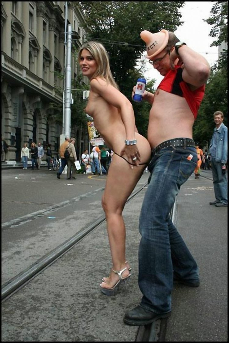 amateur womans naked in public