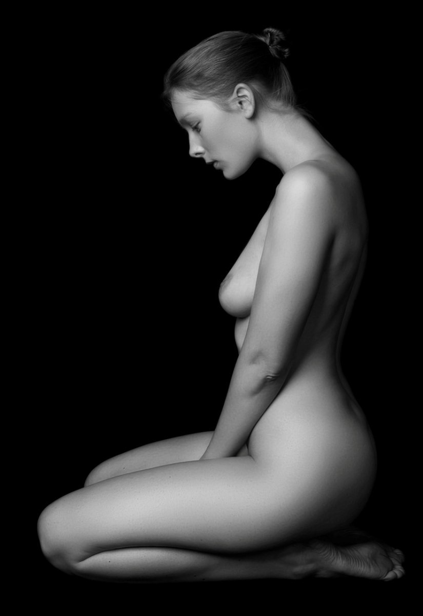 Women's photo portraits in the style of nude