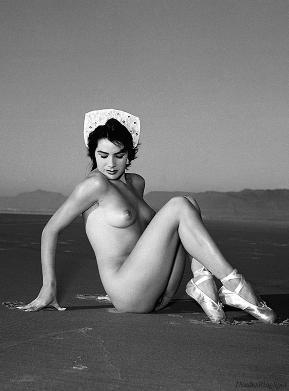 Rakel Welch in the youth of porn guifs