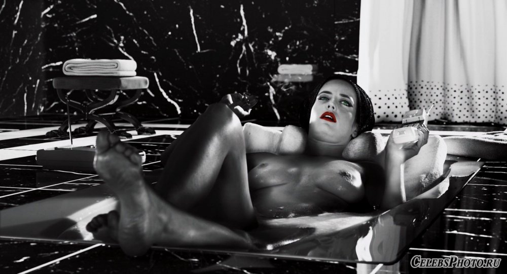 Dreamers Eva Green breasts