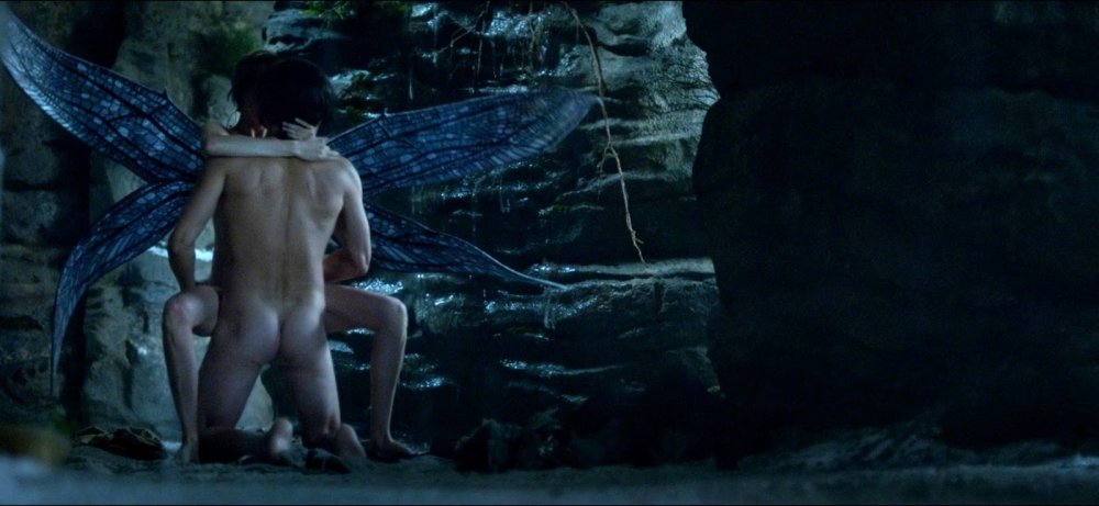 Cara Delevingne cornil row naked