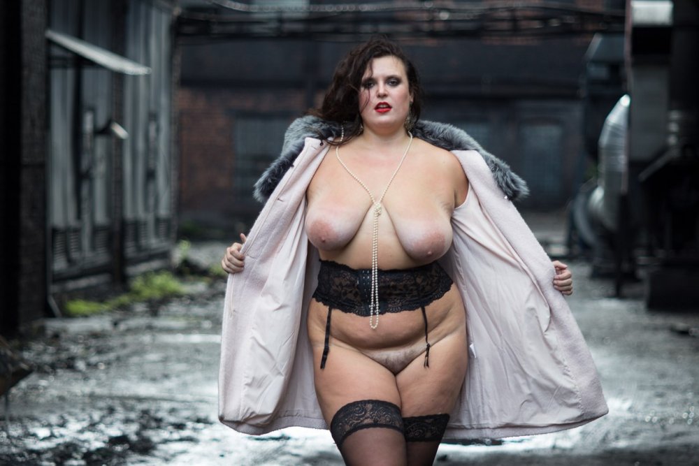 Amber nova lush beauty lush naked