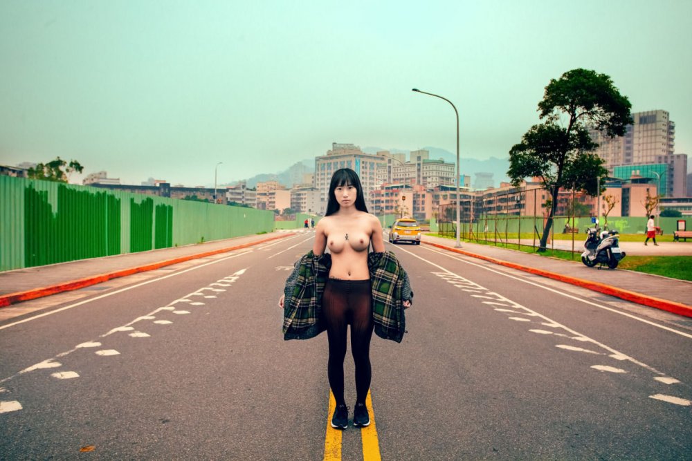 Girls undress Tokyo