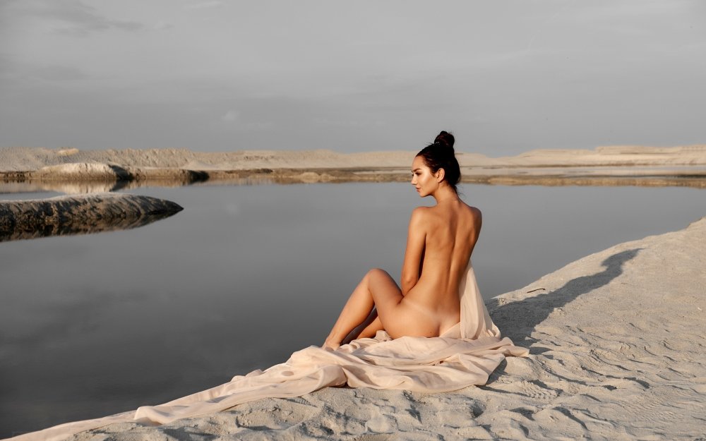 Erotic photo shoot at sea